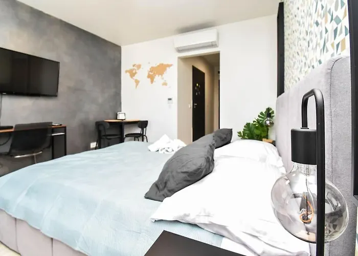 Easy Rent Apartments- Smart 705